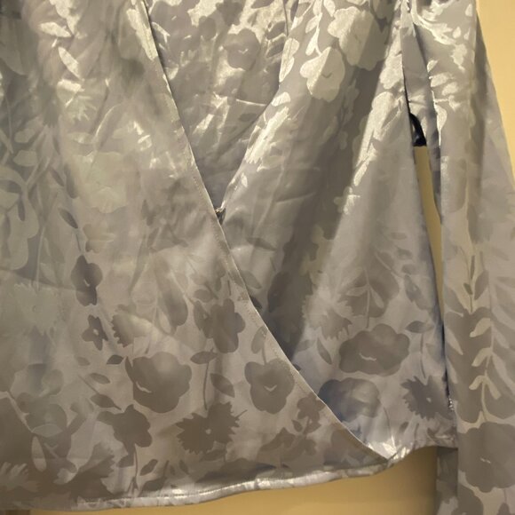 Urban Outfitters Blue Floral V Neck Long Sleeved Crop Top Size Small - Picture 3 of 4